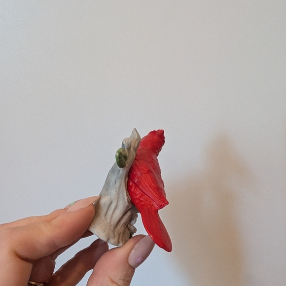 Red Cardinal Bird Figurine - Picture 4 of 7